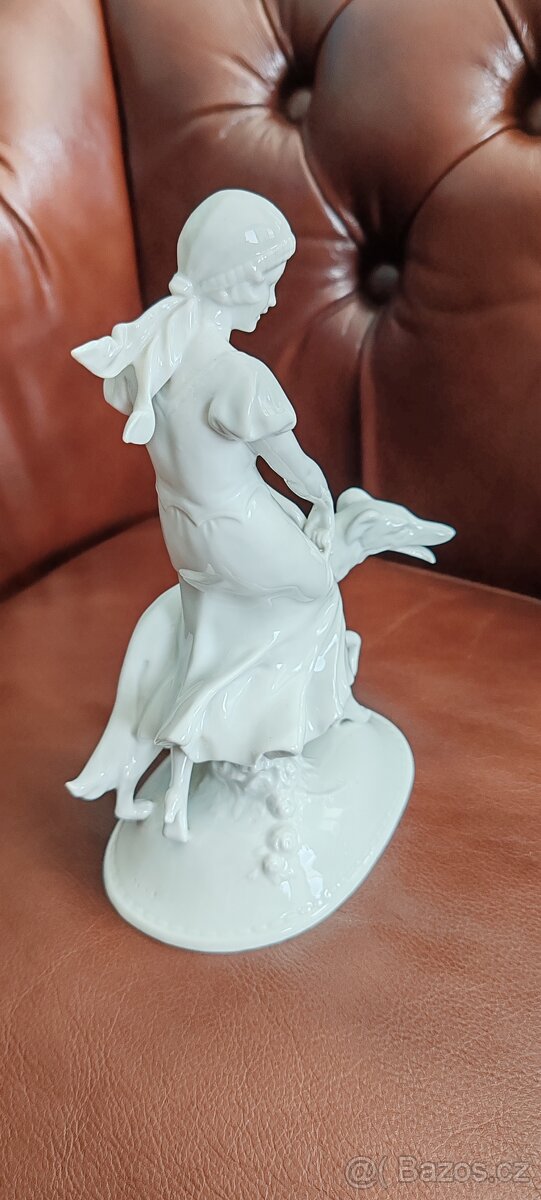 starožitná porcelánová soška, art deco