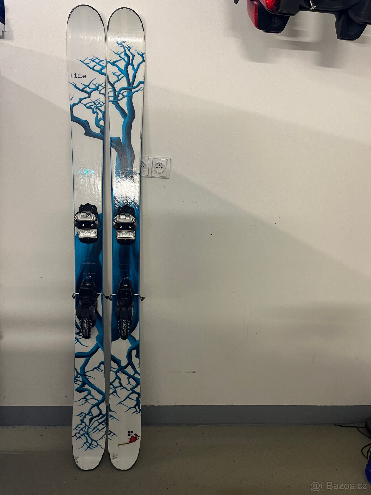 Prodám pánske lyže zn. Line twintip délka 176cm