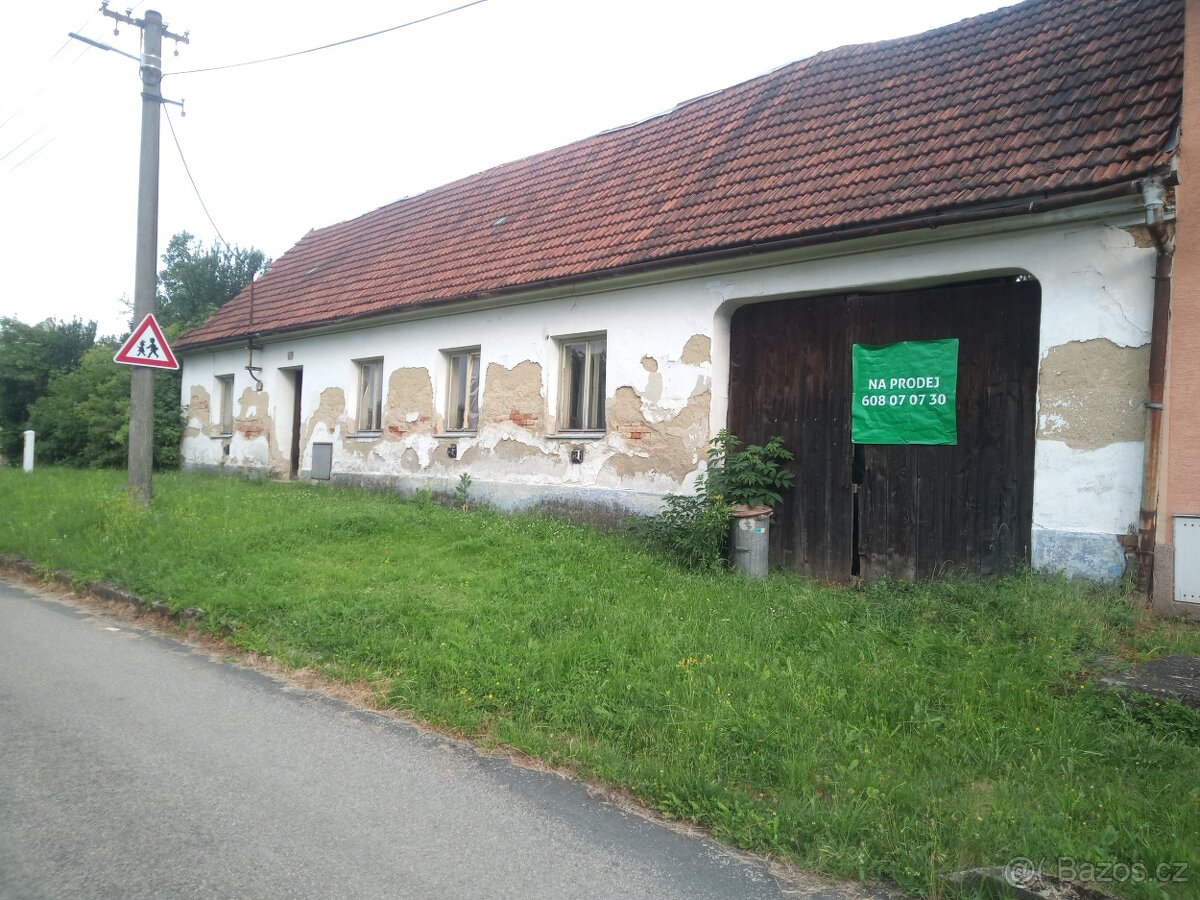 Velký stavební pozemek s možností rozdělení - Nové Hvězdlice