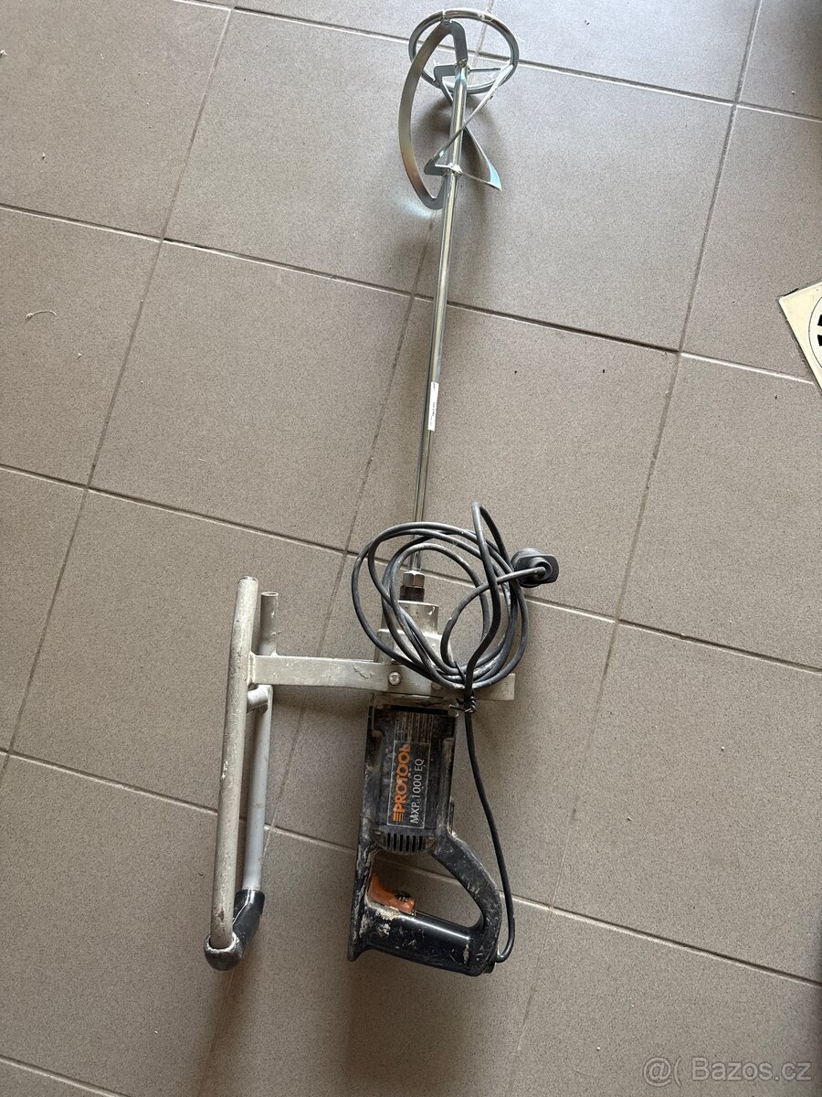 Ruční míchačka na maltu