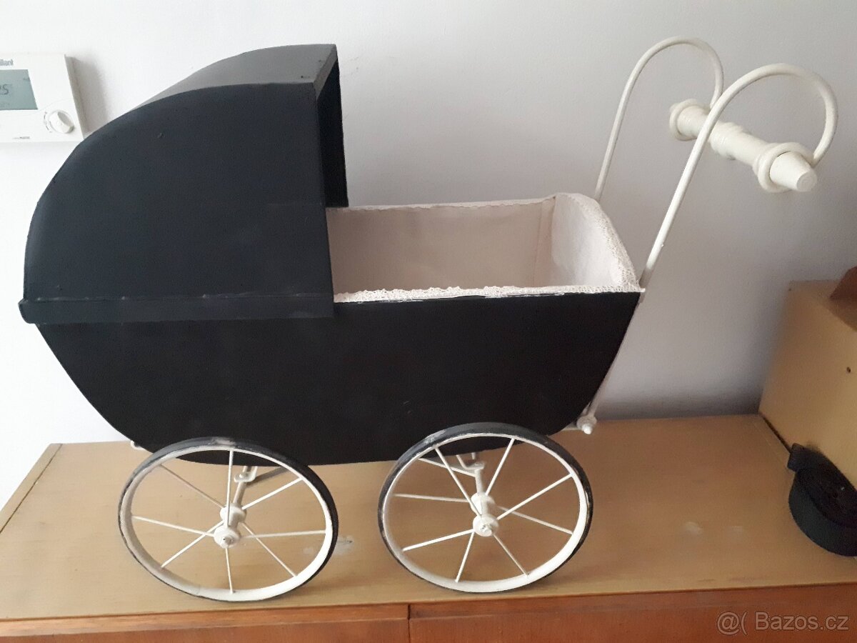 Historický kočárek.