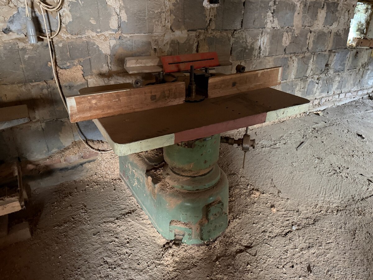 Spodní frézka na dřevo