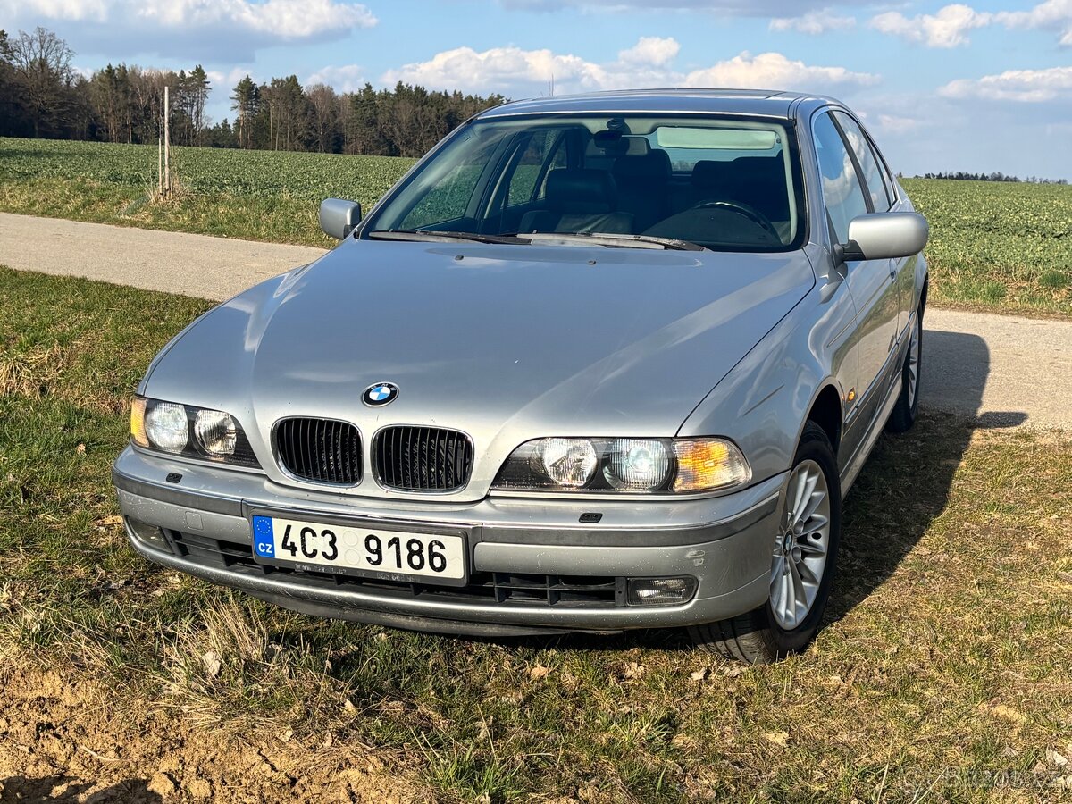 BMW E39 523i