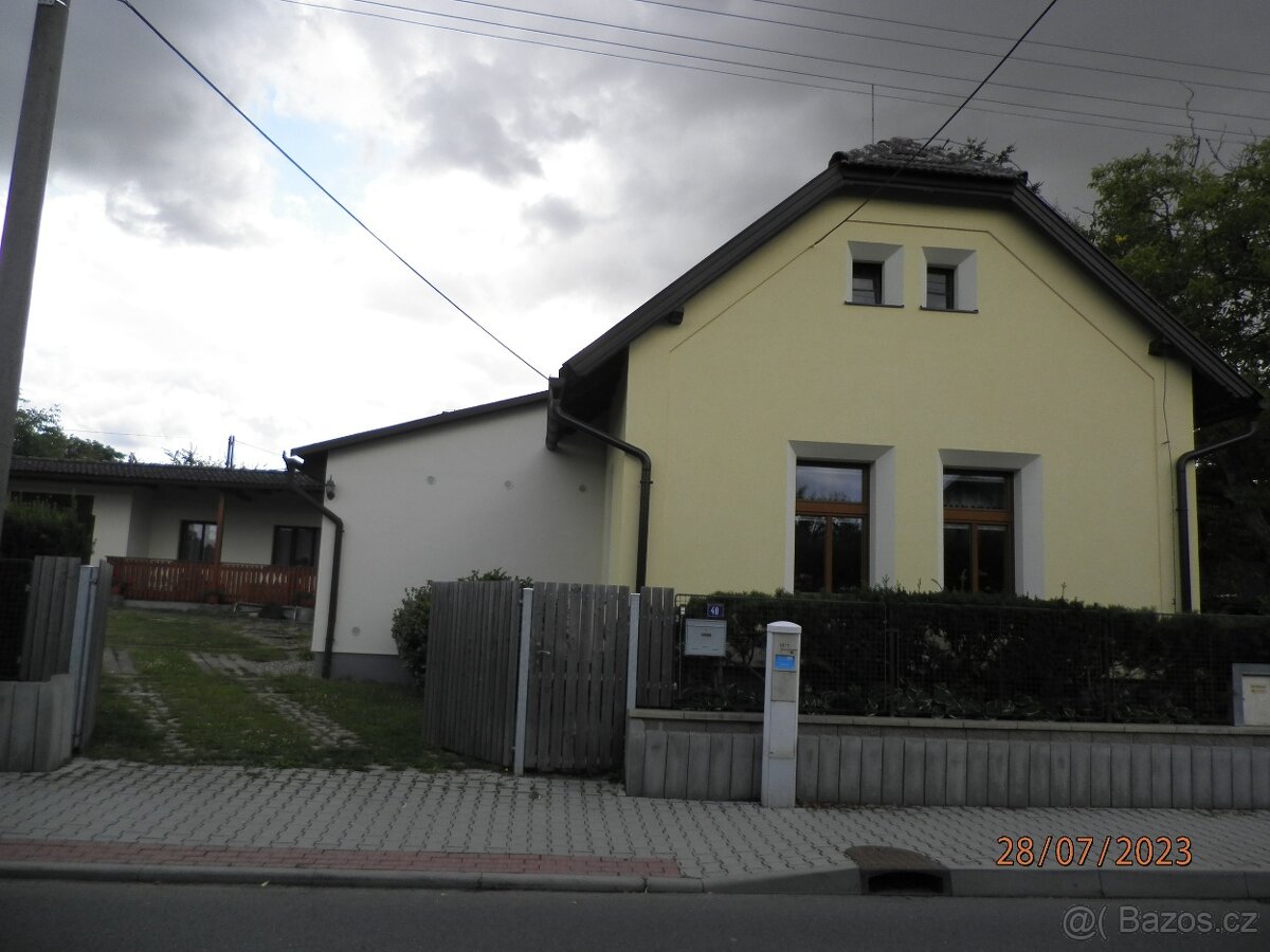 prodám  dům u Prahy obec Dobročovice