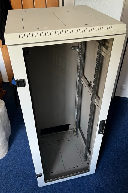 19" Rack skříň serverová 32U, šedá
