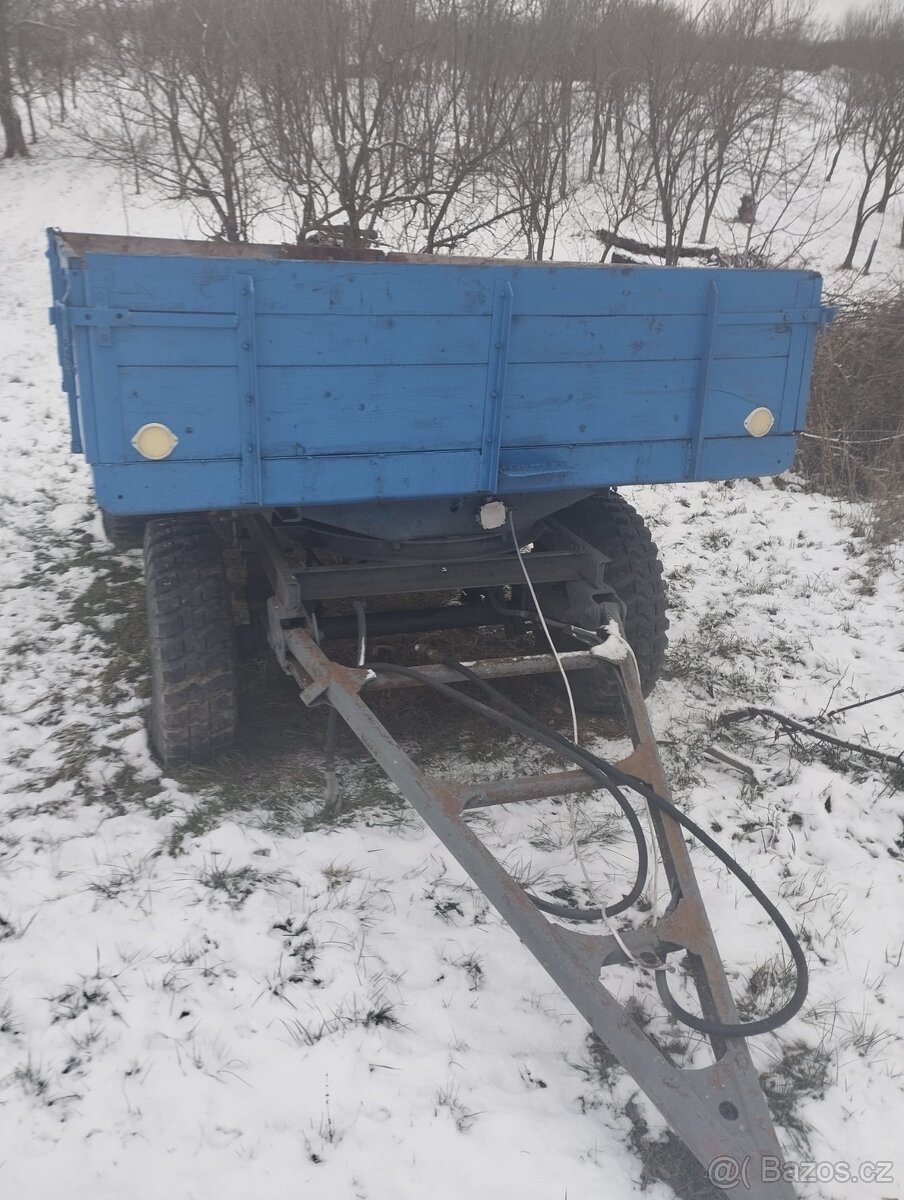 Čtyřkolka vlečka