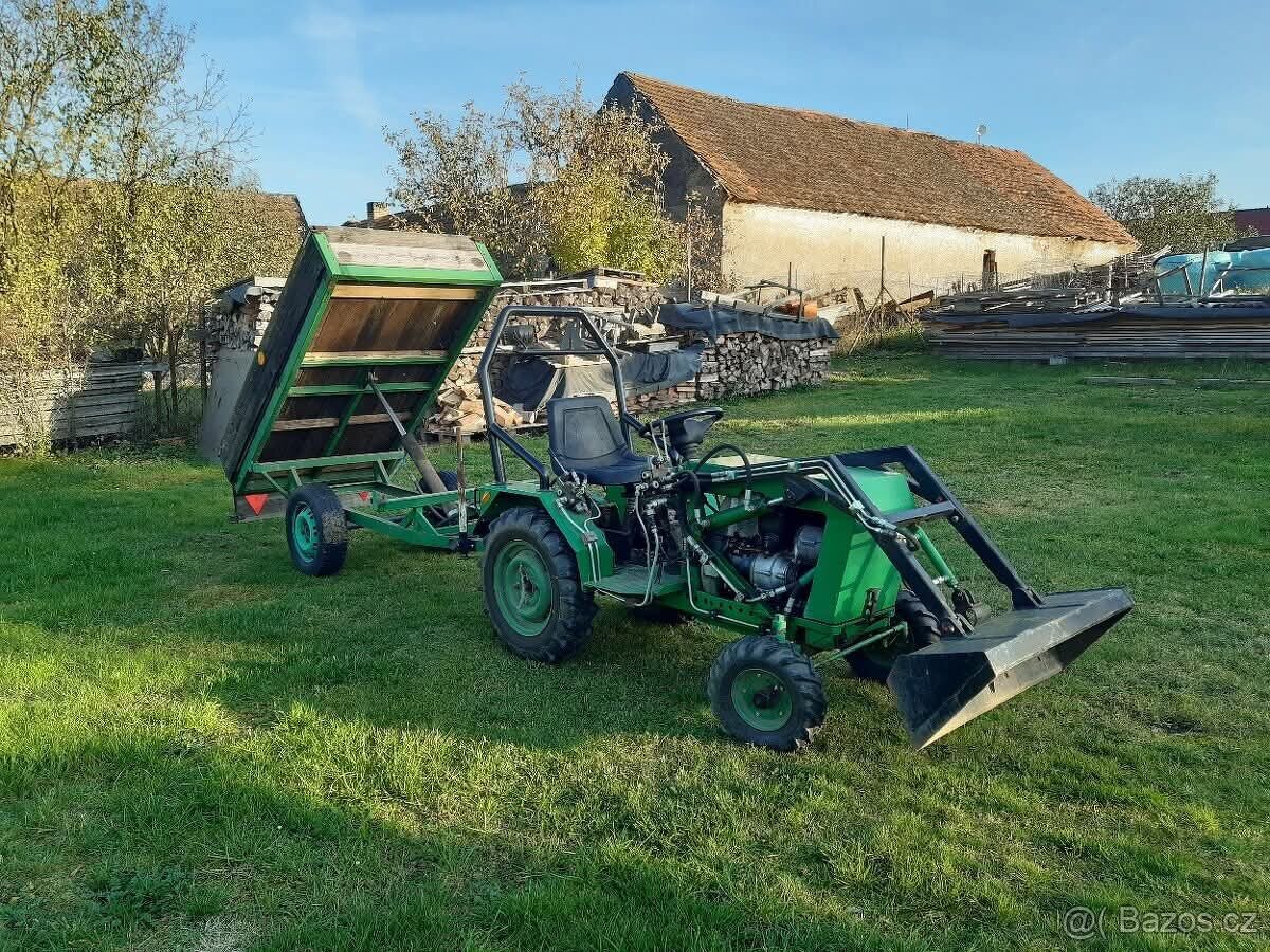 Malotraktor s příslušenstvím