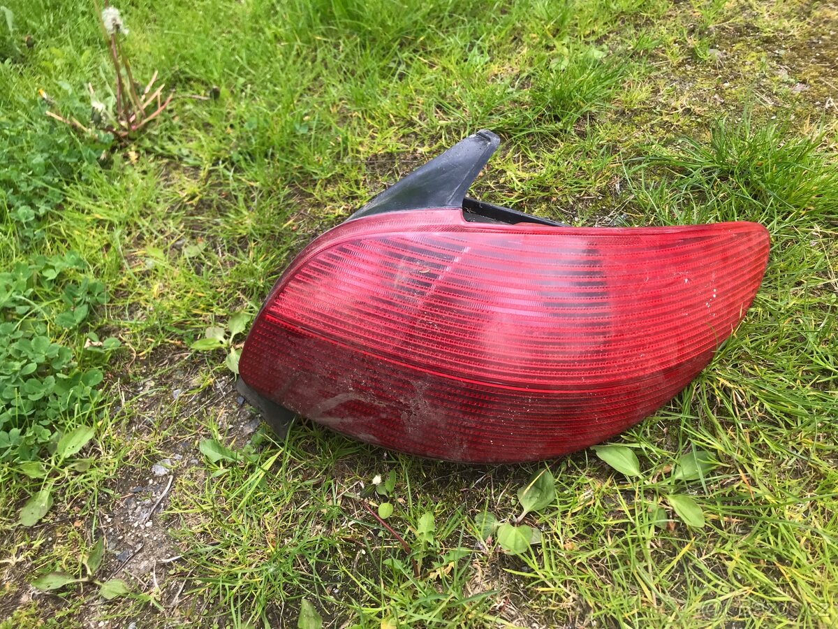 Zadní pravý světlo Peugeot 206