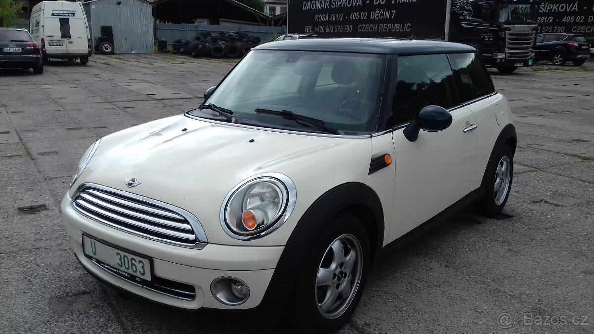 MINI COOPER R56 1,6L 2009 1.majitel TOP STAV panorama