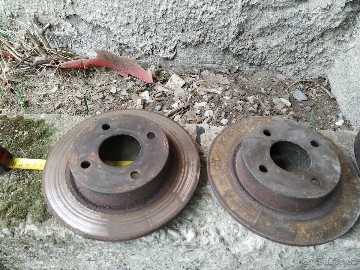 Nissan micra k11 přední brzdové kotouče