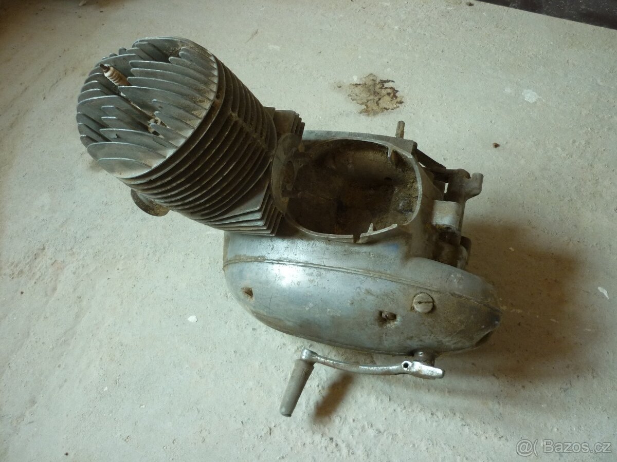 Jawa 250 kývačka motor