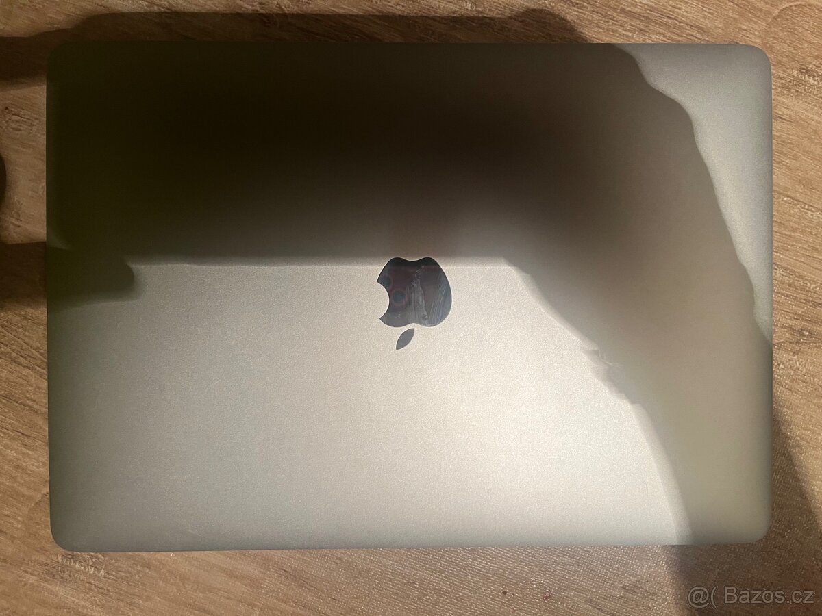 MacBook Pro 13” (2020) | 8 GB RAM | 256 GB SSD | TOP stav