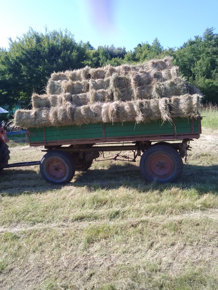 Seno malé balíky