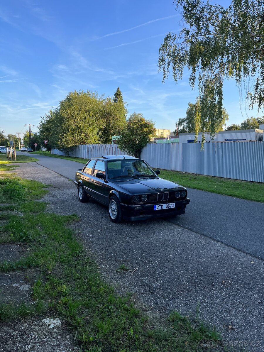 BMW E30 318is