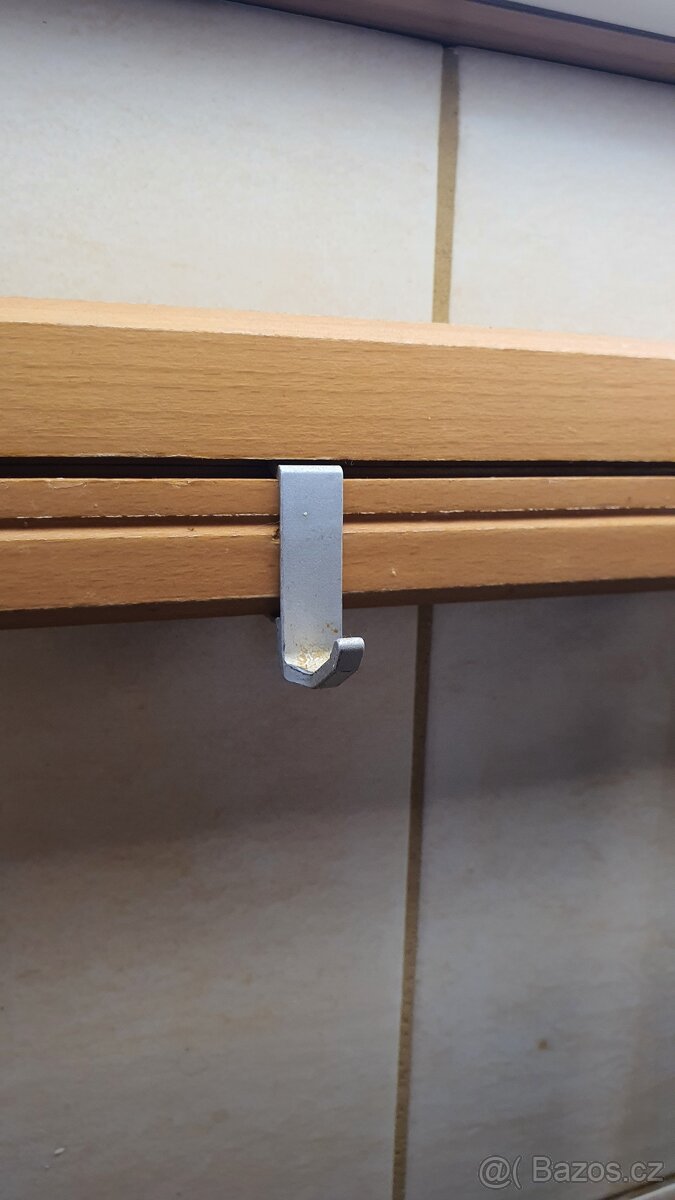 Ikea háčik na kuchynskú lištu