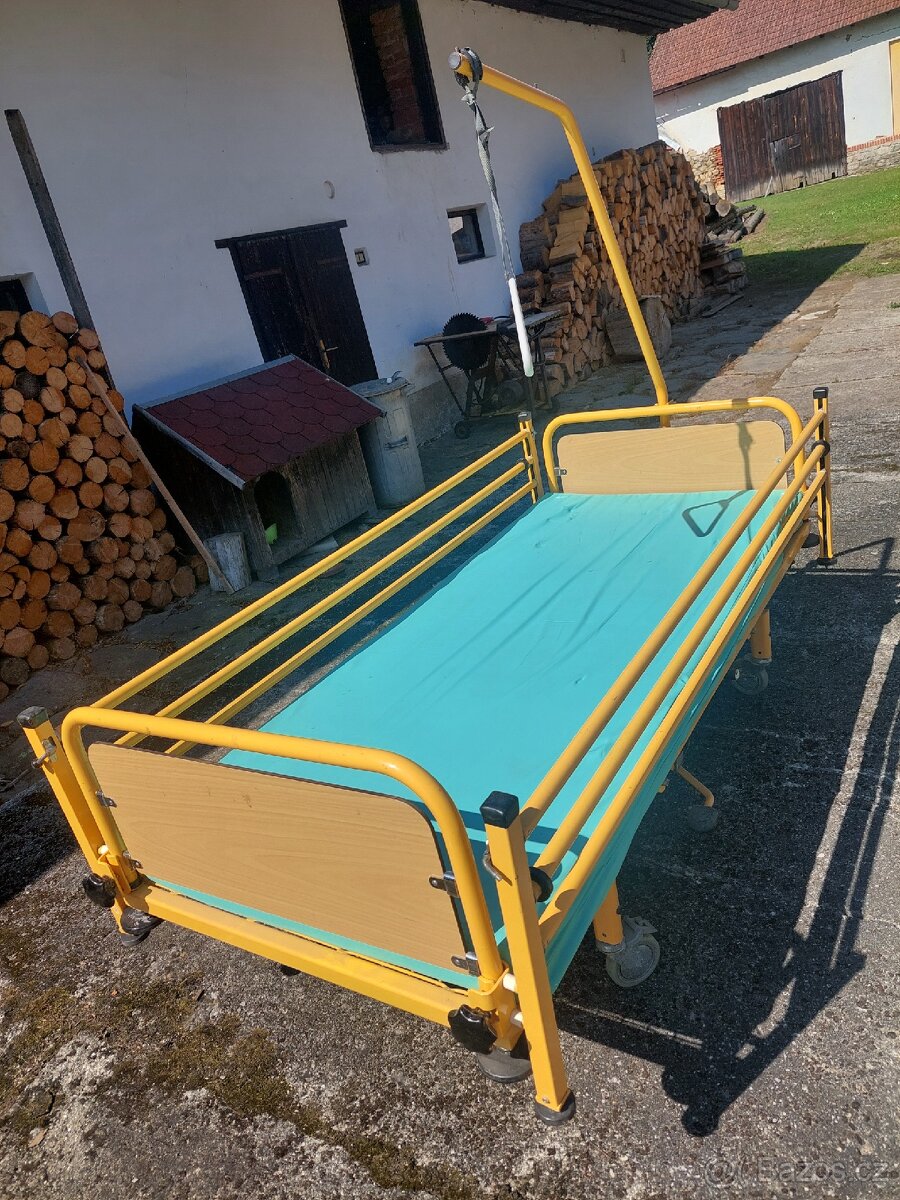 Polohovací postel