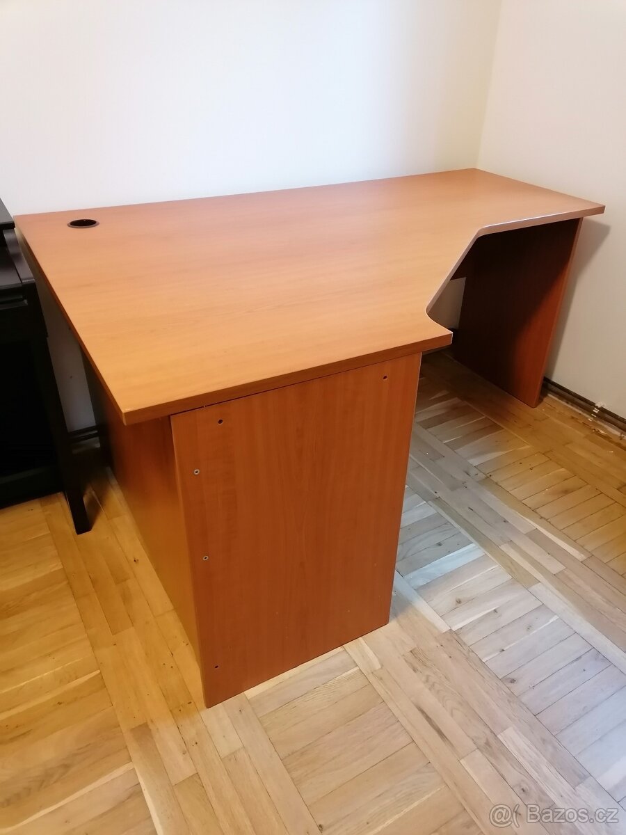 Kancelářský stůl