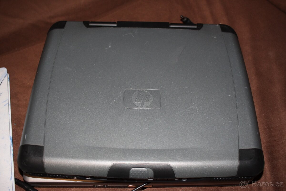 pěkný jak nový HP OmniBook XE3 s win98