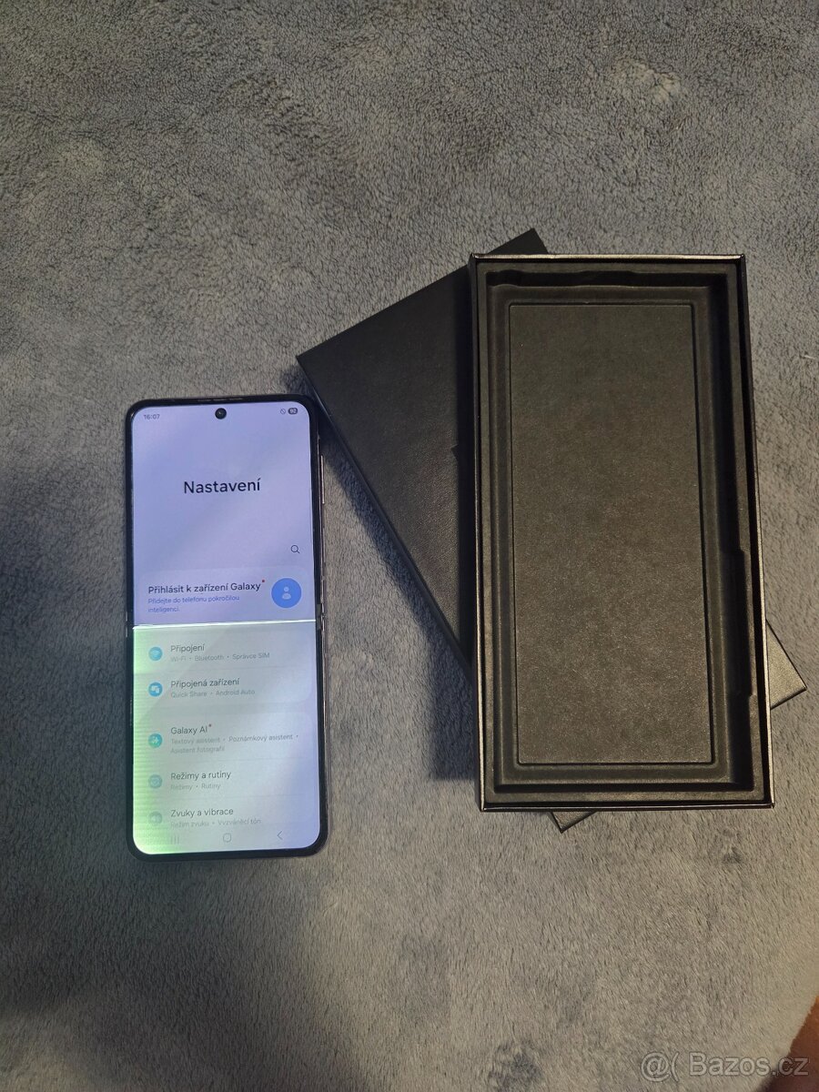 Samsung Galaxy Z Flip4 5G