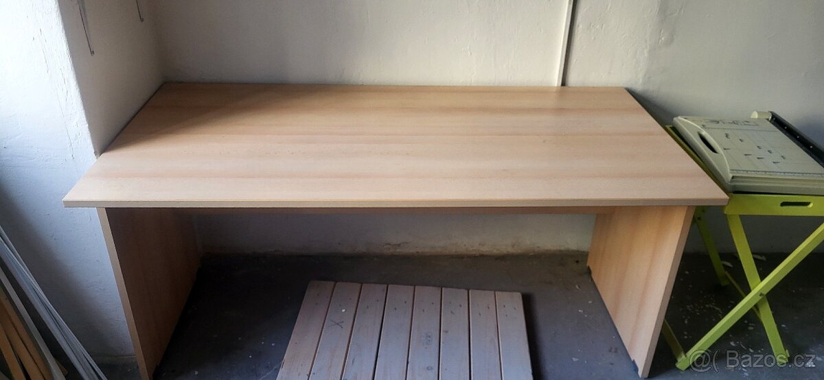 psací stůl - za odvoz spěchá