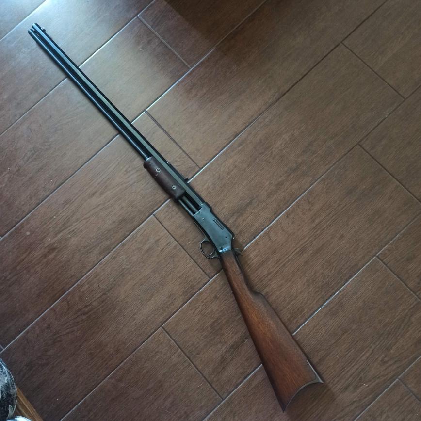 US puška pumpa Colt Lightning 1884 ráže 44-40WCF 1 model