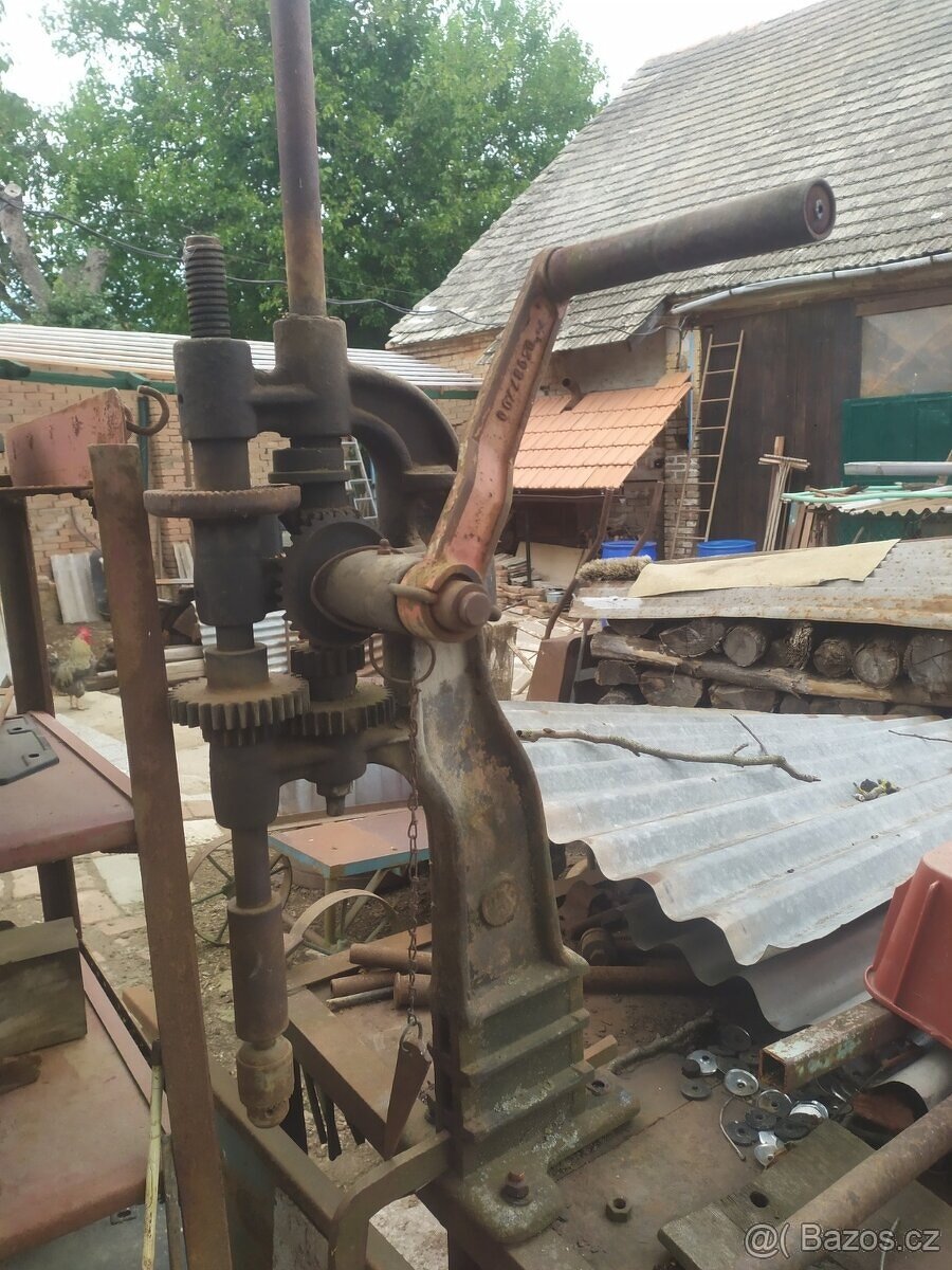 Historická ruční vrtačka