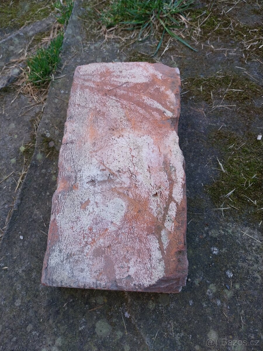 Pálená stará cihla