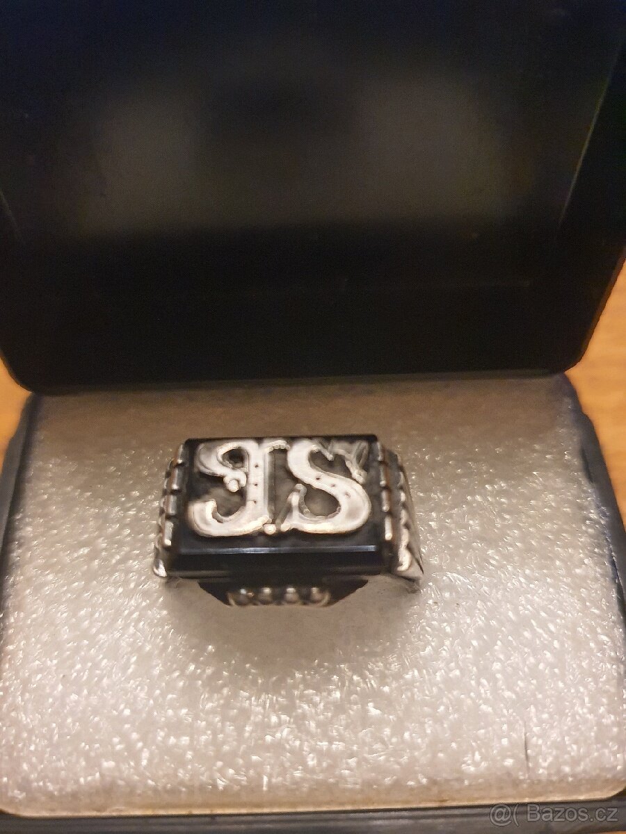 Starožitný stříbrný prsten s monogramem