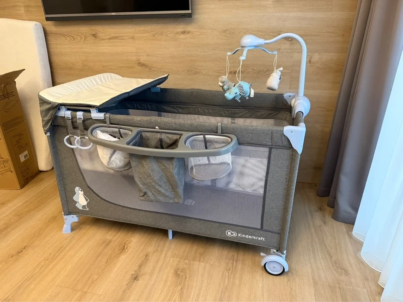 Kinderkraft cestovní postýlka s doplňky