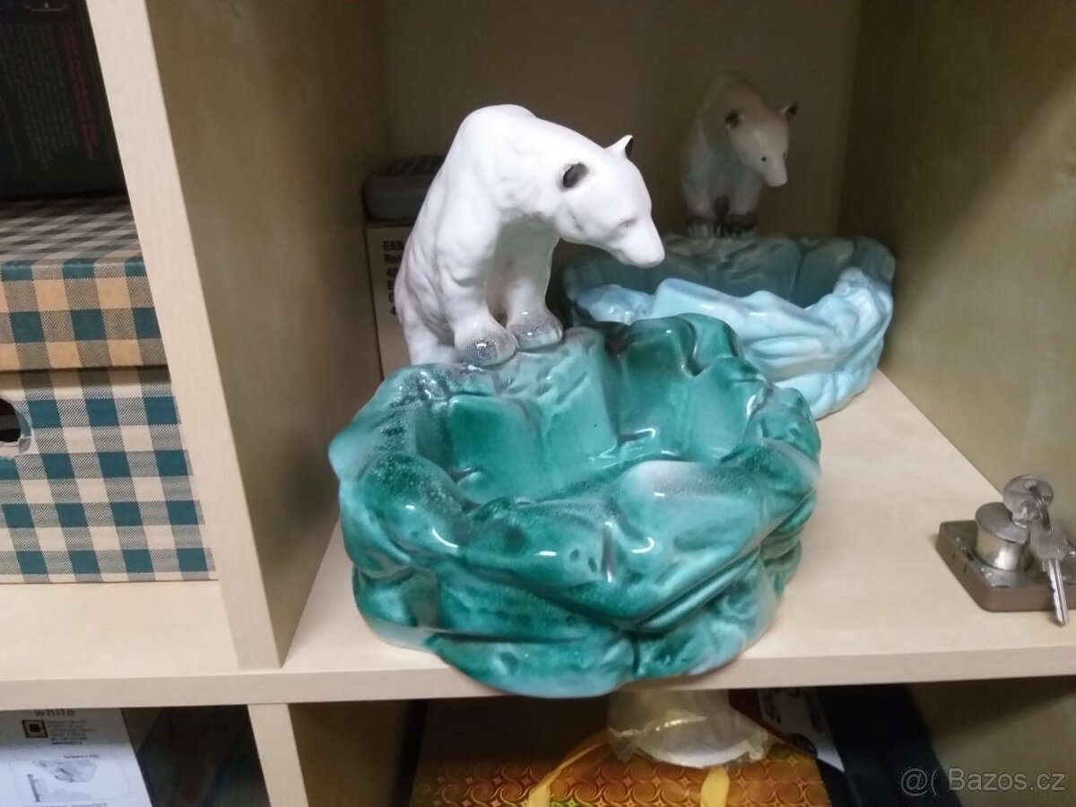 Popelník s medvědem