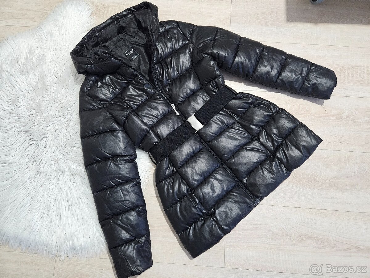 Dlouhá vypasovaná zimní bunda/kabát s páskem černá 14 let