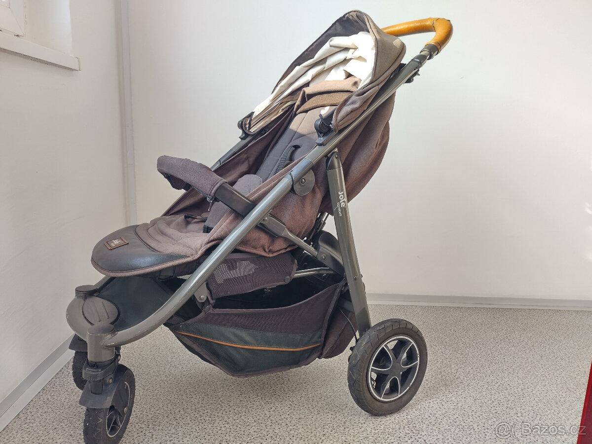 Kočár Joie signature