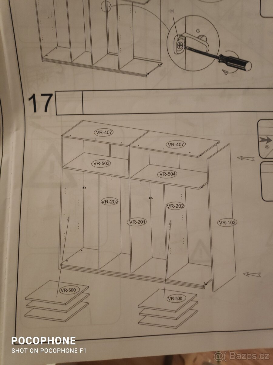 Šatní skříň do ložnice