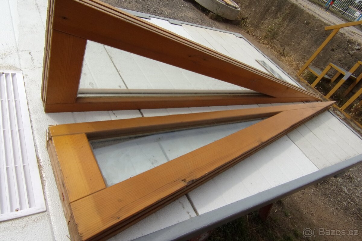 Pevná trojúhelníková okna