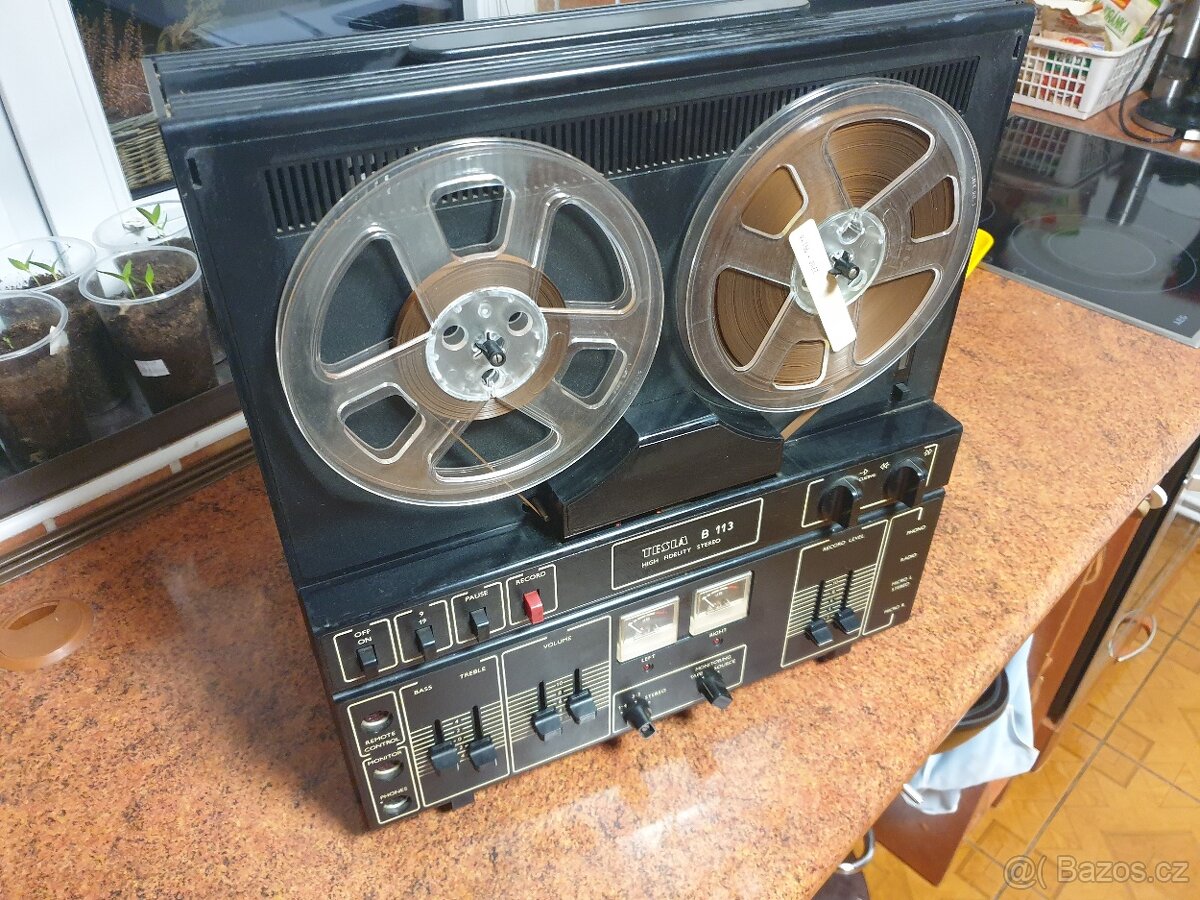 Kotoučový magnetofon tesla B113