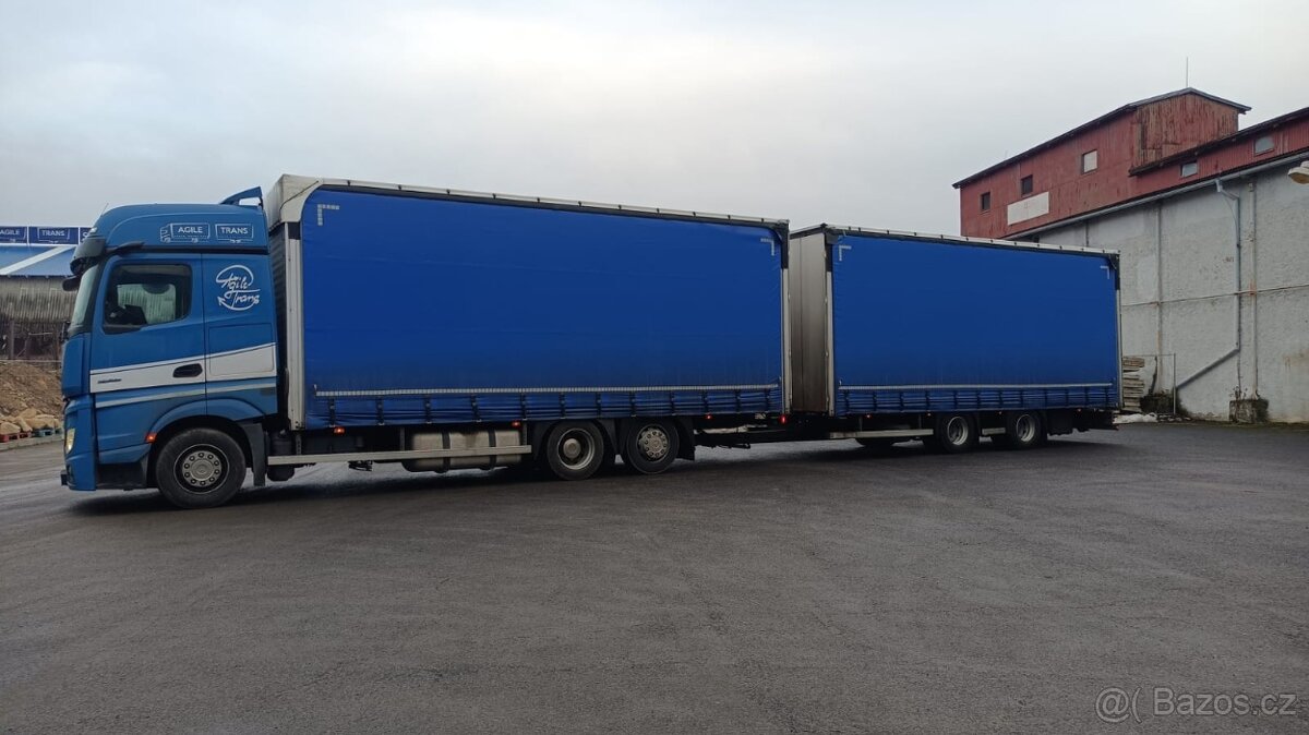 Jumbo, průjezdná souprava Mercedes Benz Actros