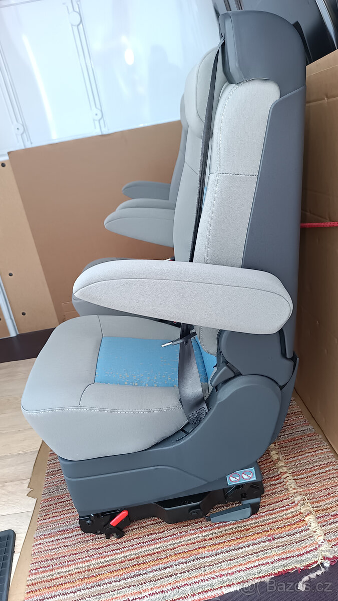 Renault Trafic Generation - Otočné sedačky 2.řady nepoužité