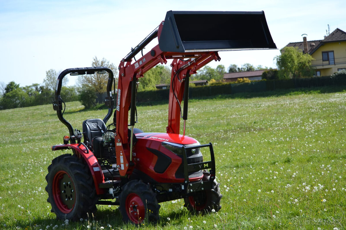 Malotraktor TYM 2500 s čelákem, lopatou, palelogramem