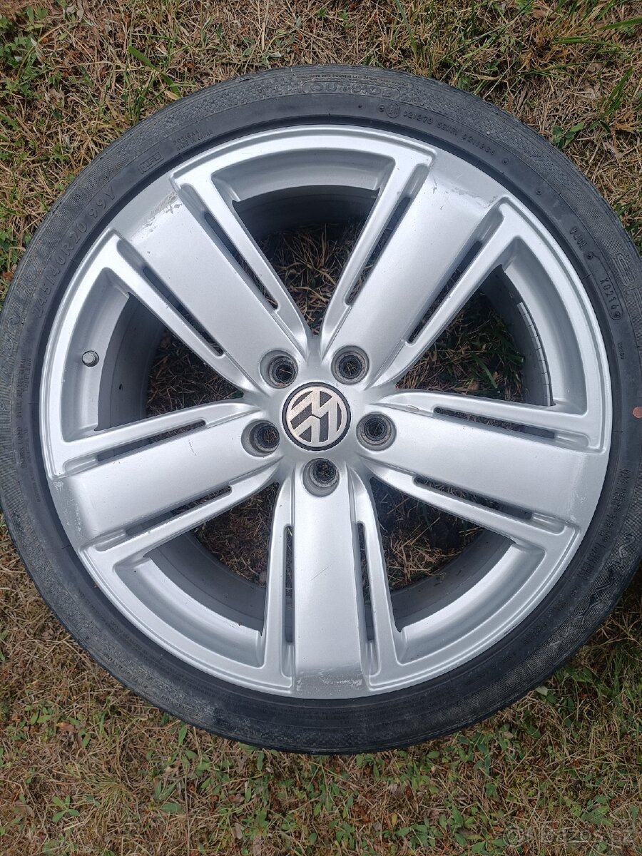 R20 5x120 pneu na vyhození. Stav viz foto.