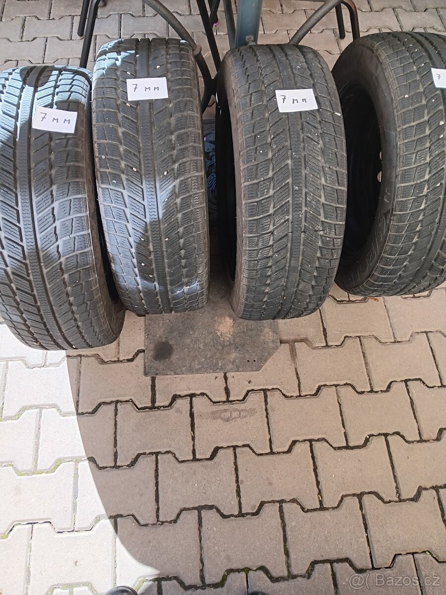 Prodám zimní pneu 205/60×16 XL