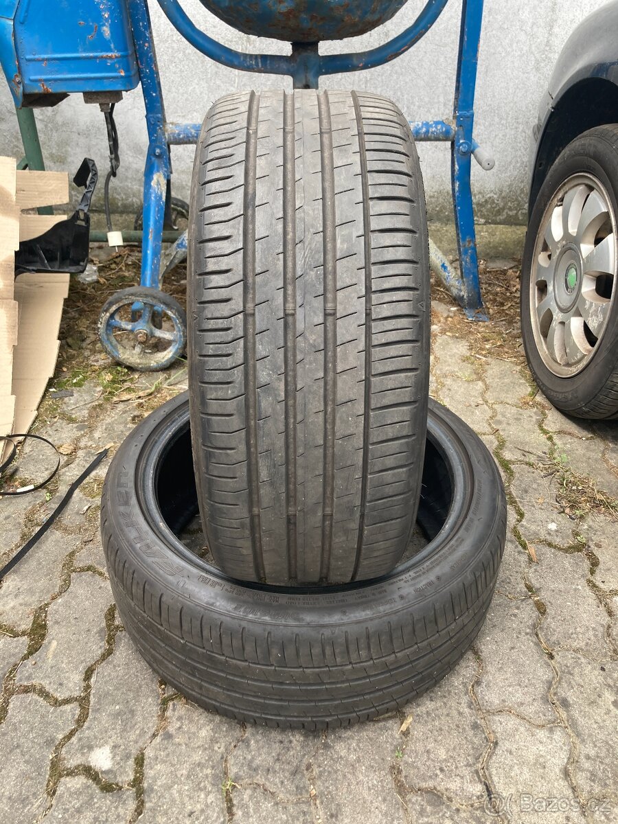 2x letní pneu Falken 225/40/18, cca 5,5 mm