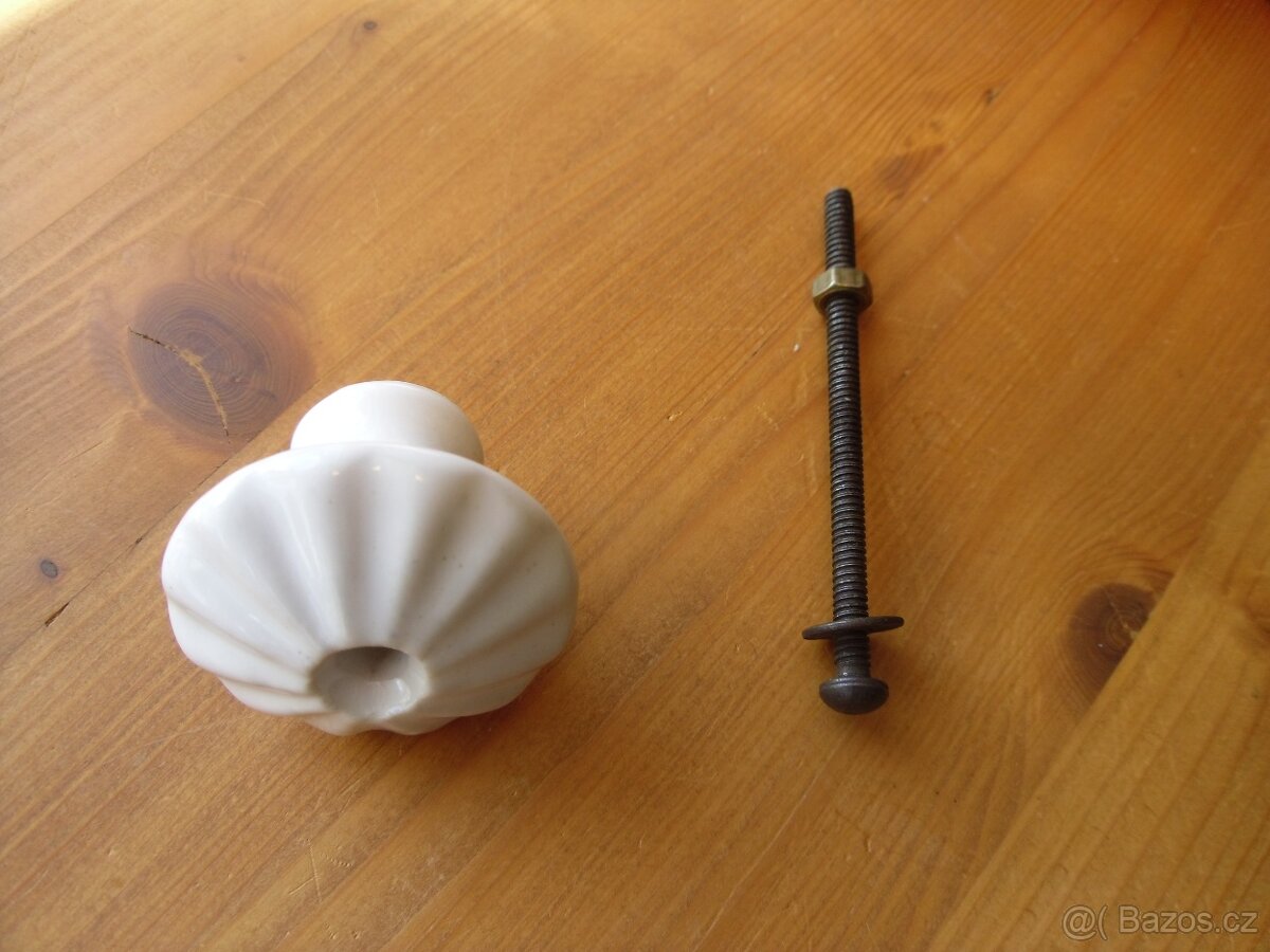 Porcelánové úchyty průměr 41mm a výška 35mm se šr