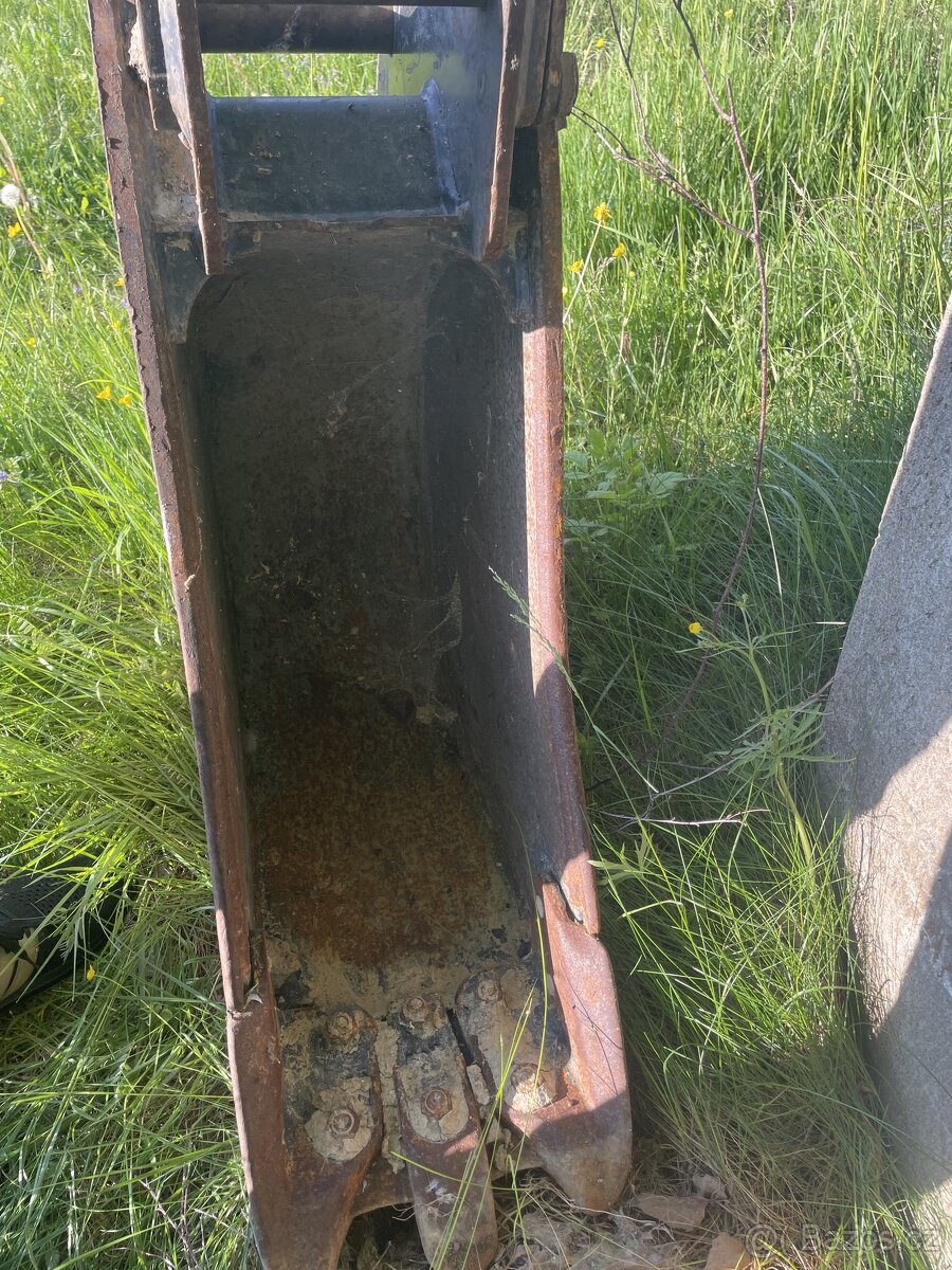 Podkopová lžíce na bagr - 300 mm šířka