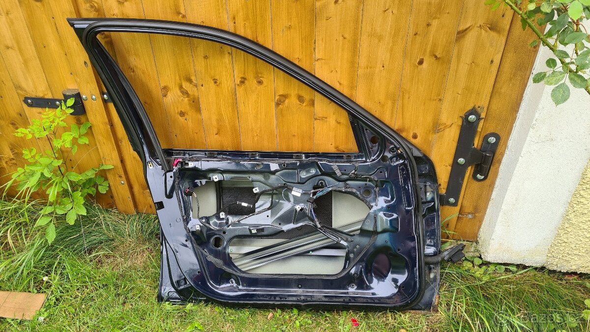 Levé přední dveře BMW E46 Orientblau