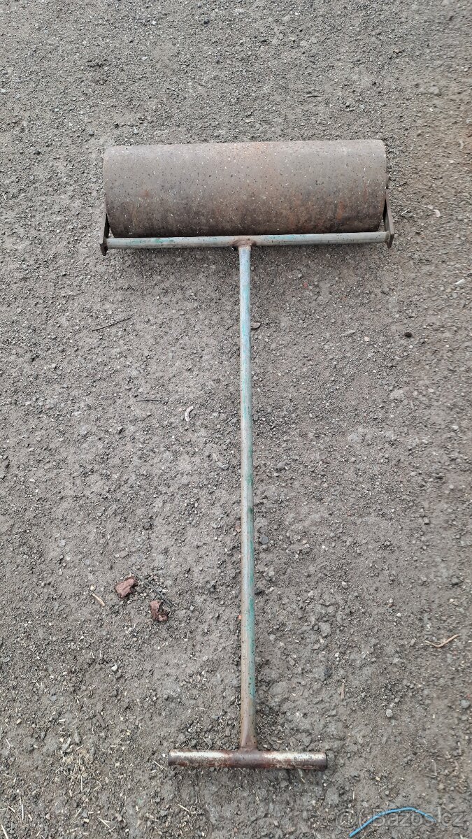 Prodám ručně vedení zahradní válec
