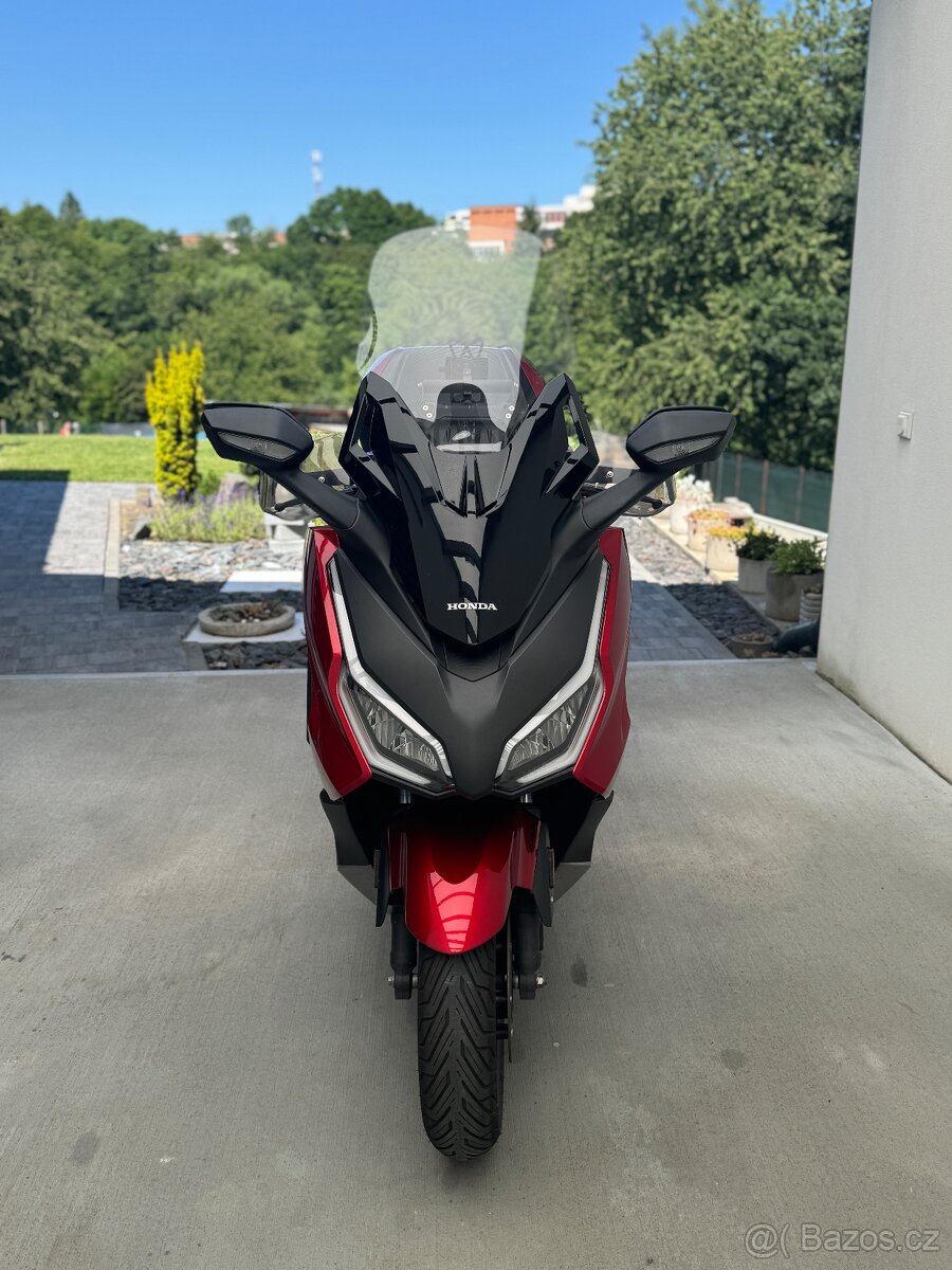 Skútr Honda Forza 350