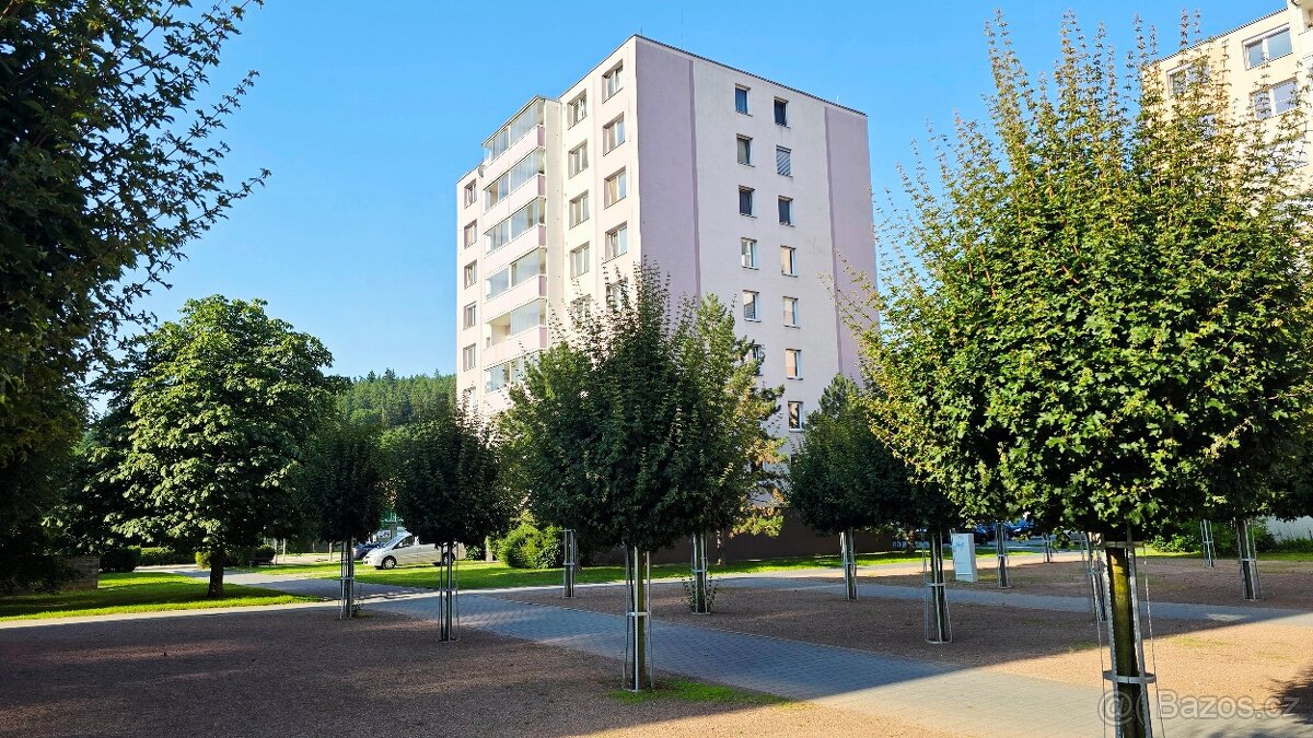 Prodej bytu 3+1 (70m2) s balkonem a sklepem, Kuřim, Na Loučk