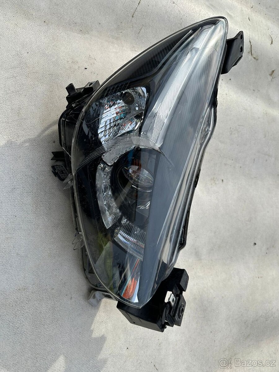 Mazda 2 DD, LED pravý přední světlomet