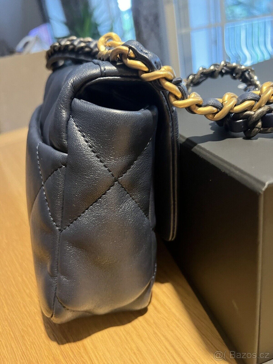 Kabelka Chanel 19 tmavě modrá s fakturou