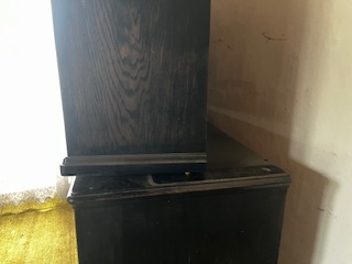 Starožitný Kredenc